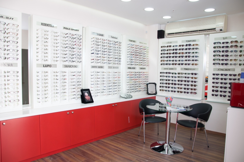 jardinerie-ANTIBES-min_store-office-interior-design-brand-optometrist-design-809393-pxhere.com